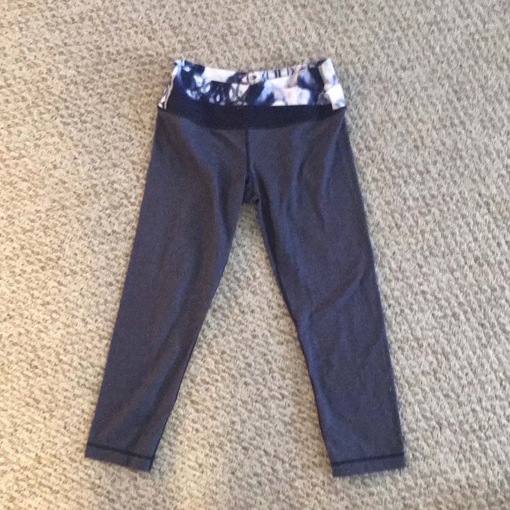 Lululemon Astro crops